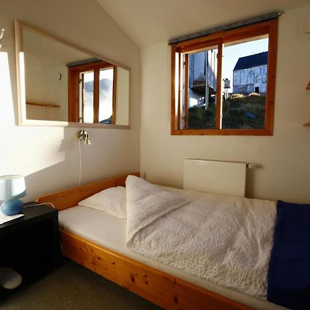 Hotel The Red House Tasiilaq Exterior foto