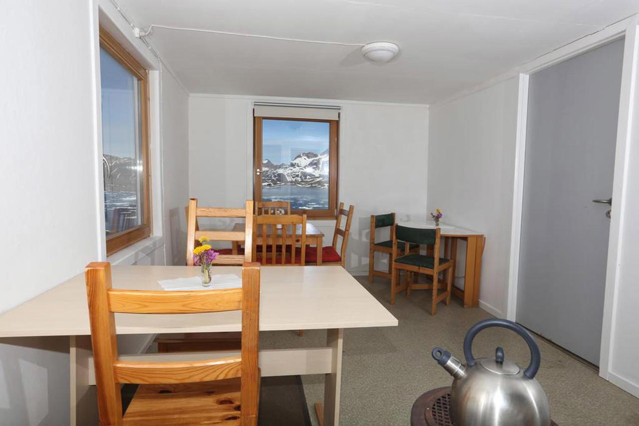 Hotel The Red House Tasiilaq Exterior foto