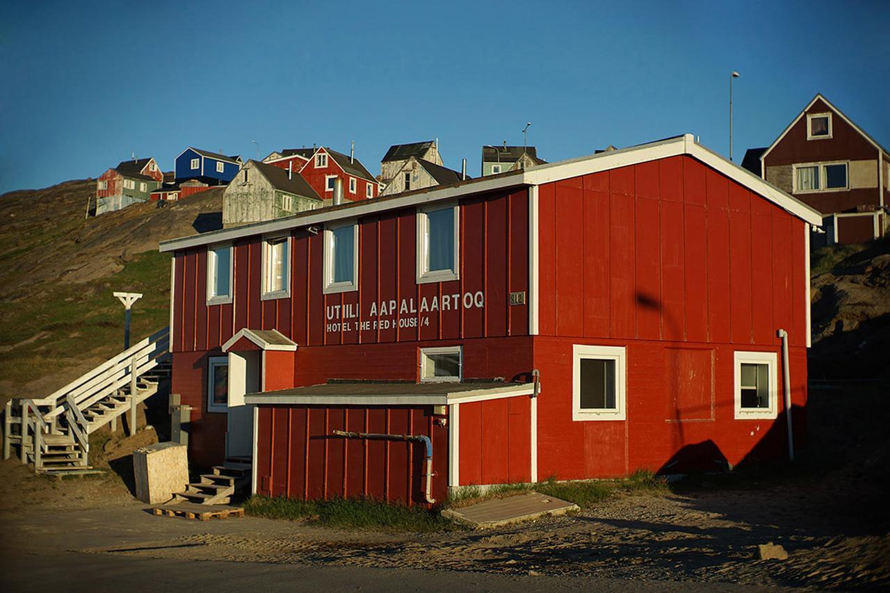 Hotel The Red House Tasiilaq Exterior foto